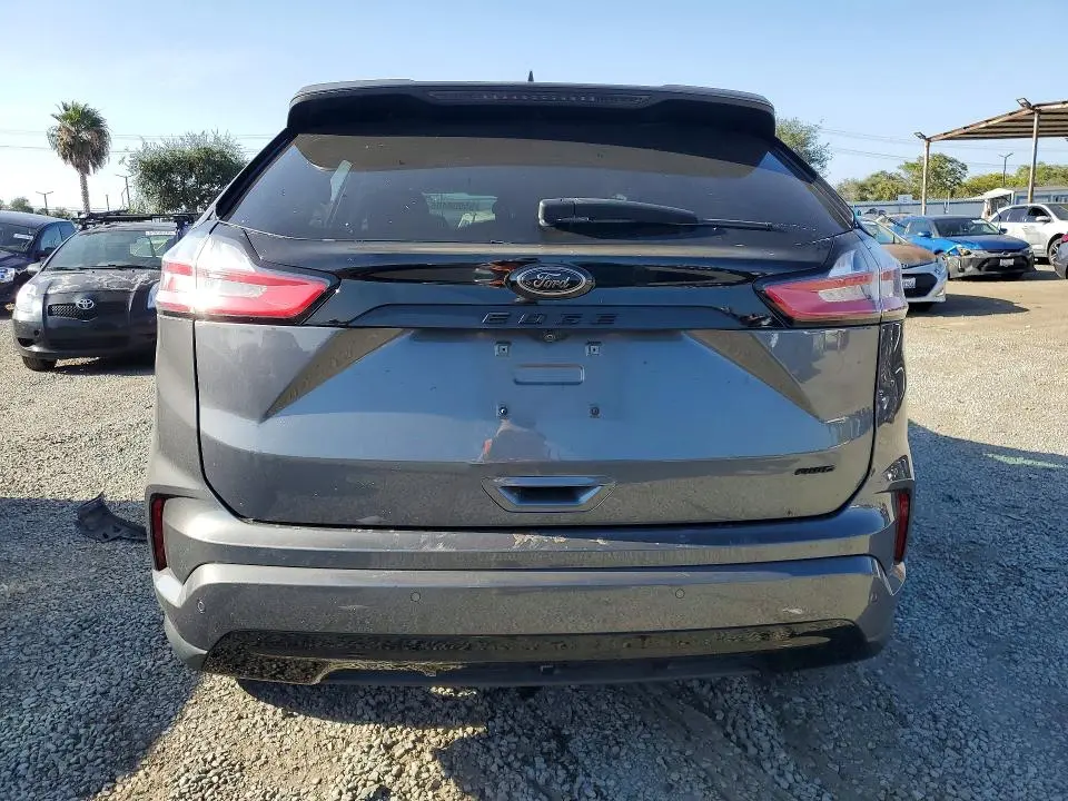 2022 FORD EDGE SE  