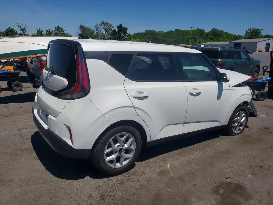 2023 KIA SOUL LX  