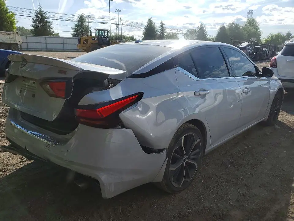 2023 NISSAN ALTIMA SR  