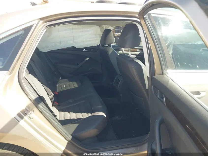 2015 VOLKSWAGEN PASSAT 2.0L TDI SEL PREMIUM