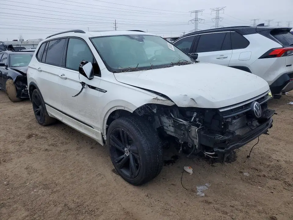 2023 VOLKSWAGEN TIGUAN SE R-LINE BLACK  