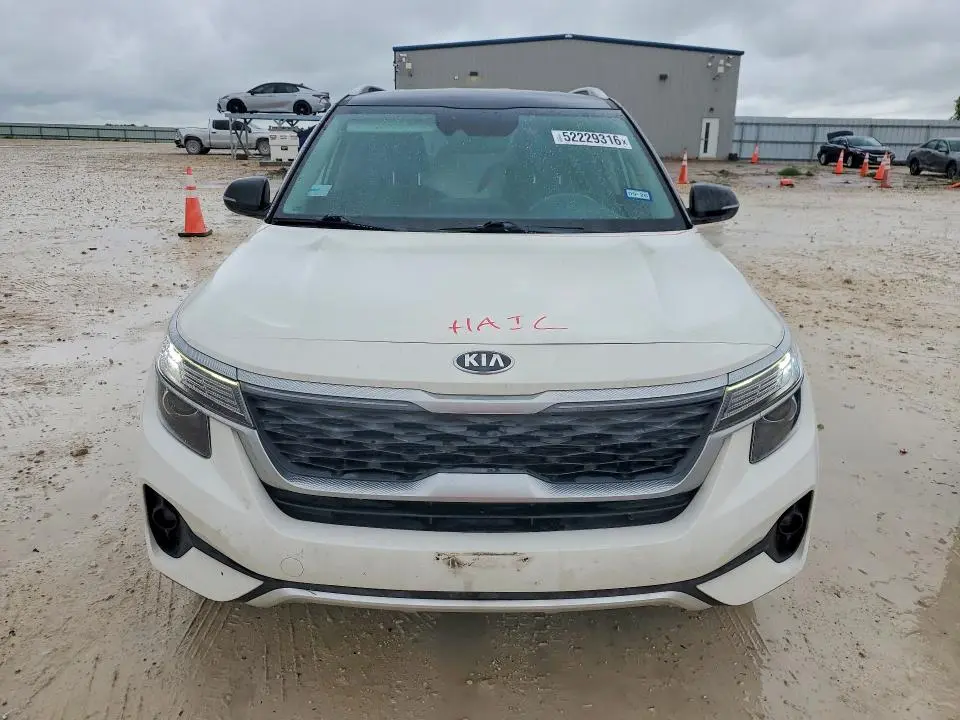 2021 KIA SELTOS S  