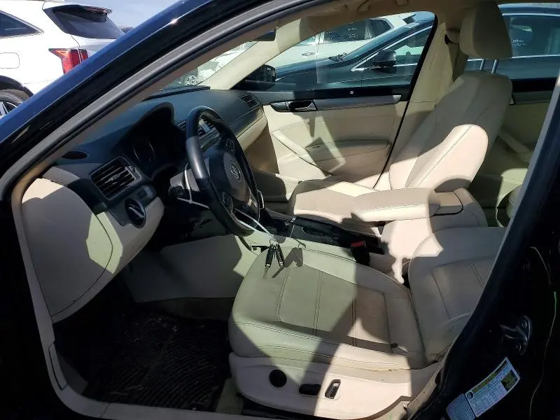 2015 VOLKSWAGEN PASSAT SE  