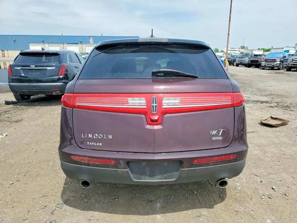 2011 LINCOLN MKT   