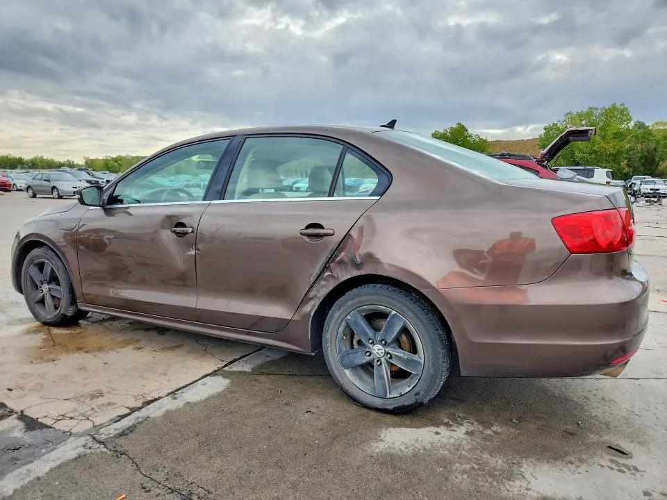 2013 VOLKSWAGEN JETTA SE  