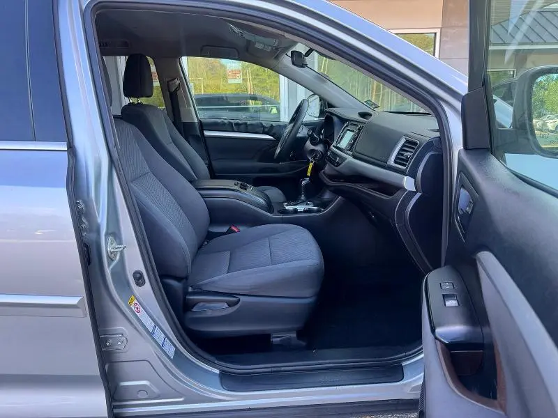 2018 TOYOTA HIGHLANDER LE  