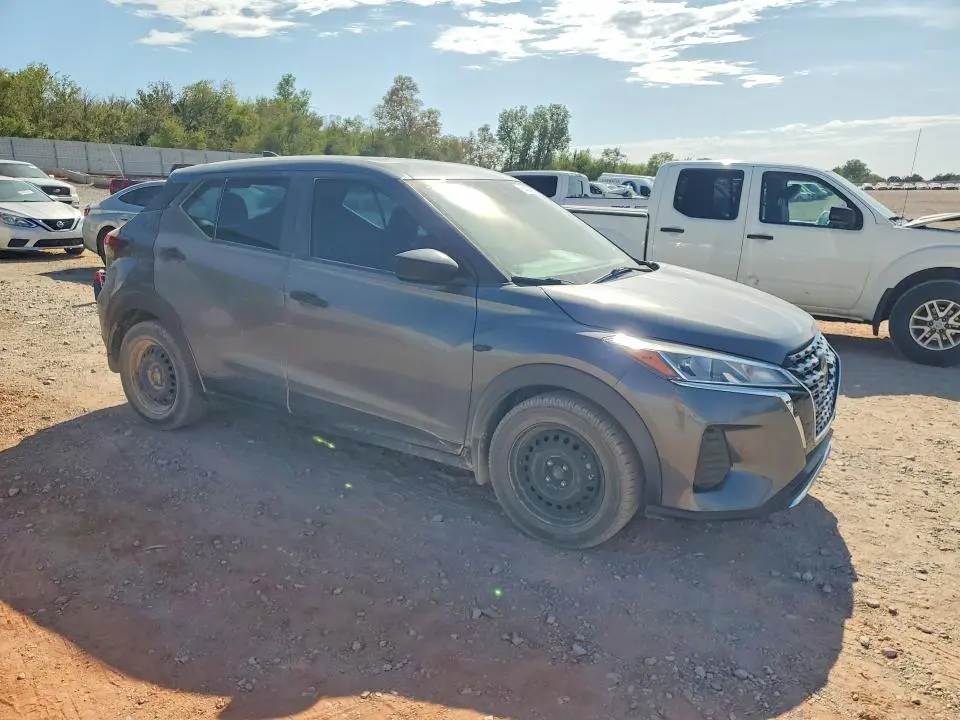 2022 NISSAN KICKS S  