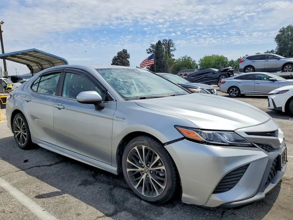 2020 TOYOTA CAMRY SE  