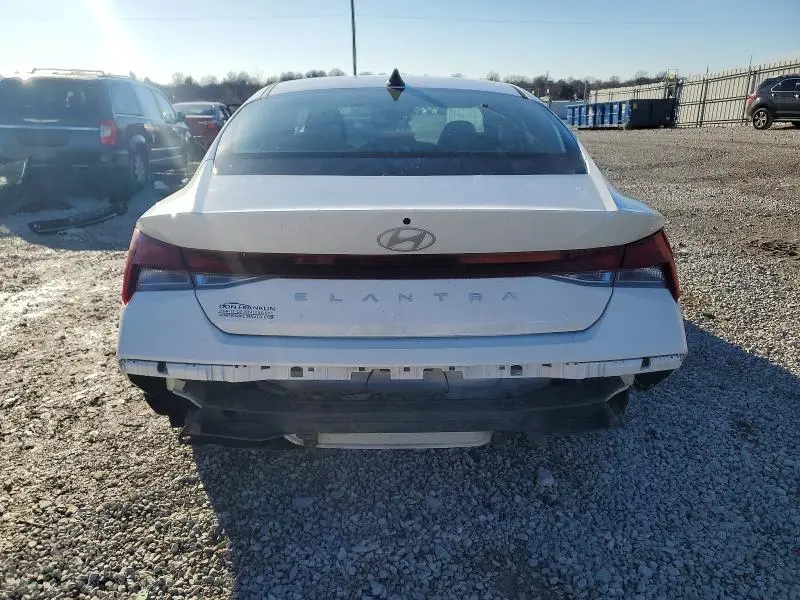 2025 HYUNDAI ELANTRA SE  