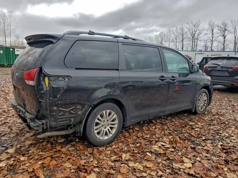 2014 TOYOTA SIENNA XLE  