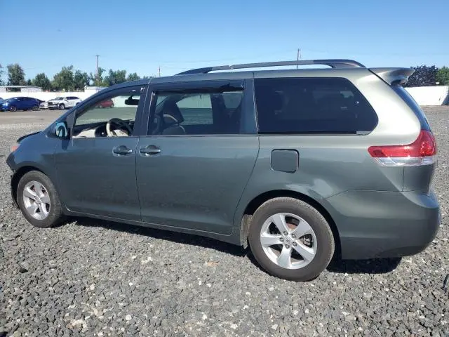 2014 TOYOTA SIENNA LE  