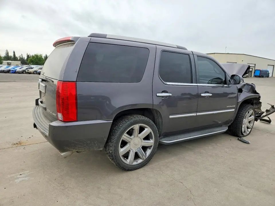 2011 CADILLAC ESCALADE LUXURY  