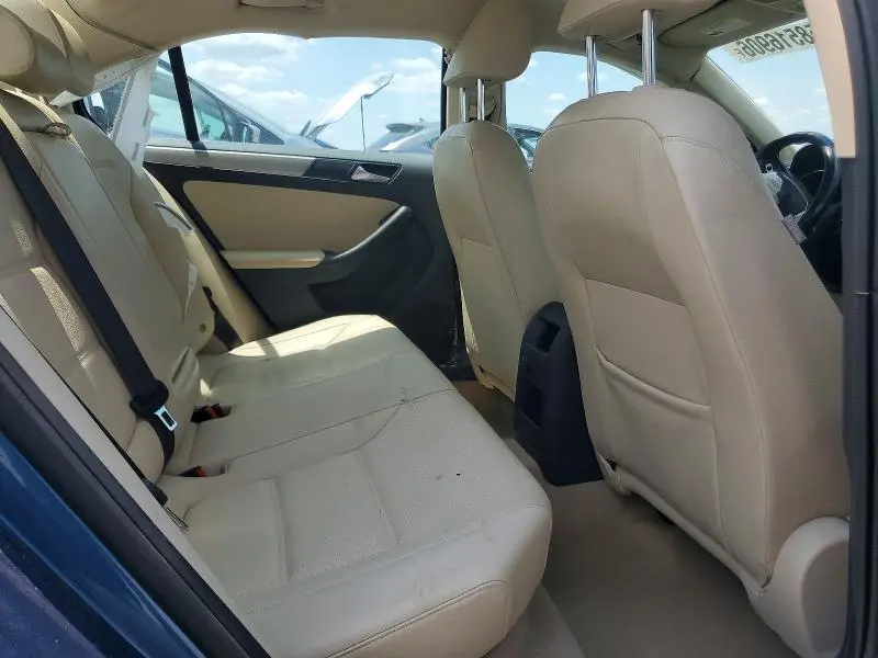 2016 VOLKSWAGEN JETTA SE  