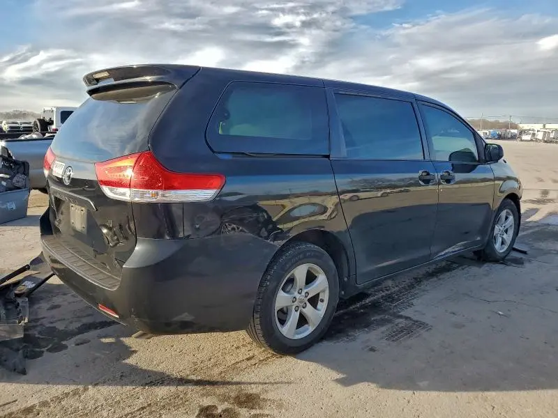 2011 TOYOTA SIENNA   