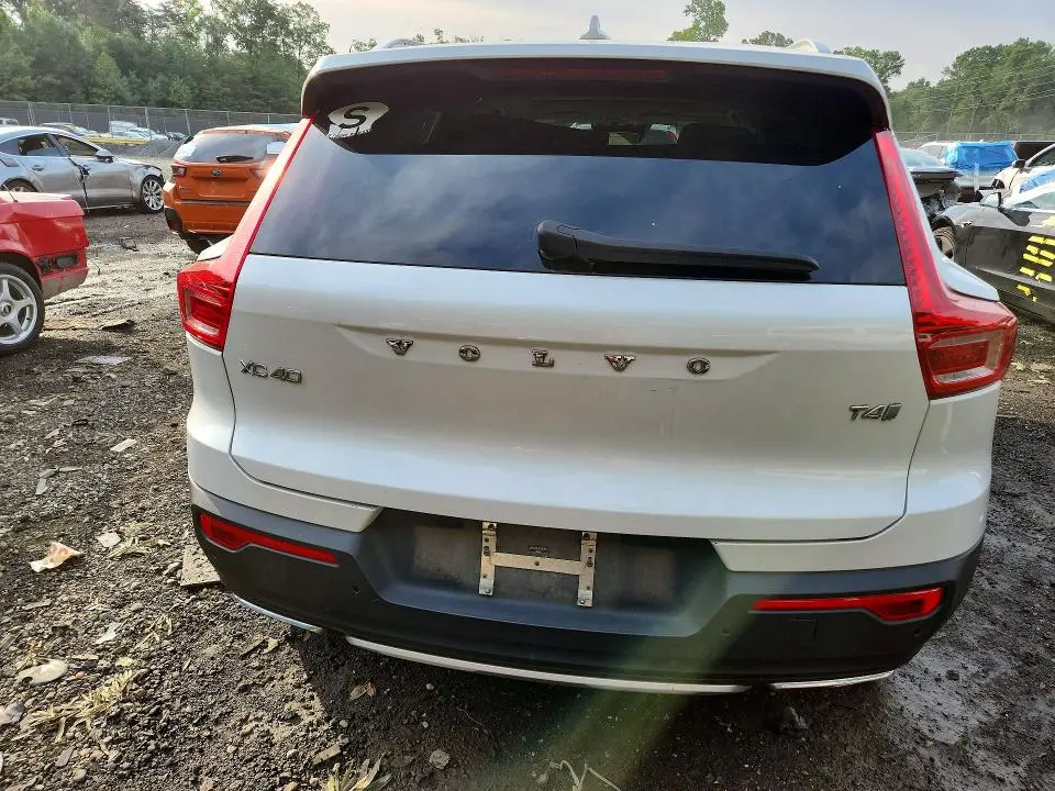 2019 VOLVO XC40 T4 INSCRIPTION  
