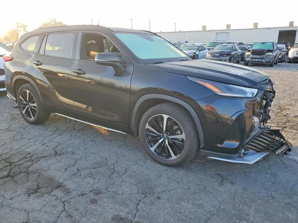 2022 TOYOTA HIGHLANDER XSE  