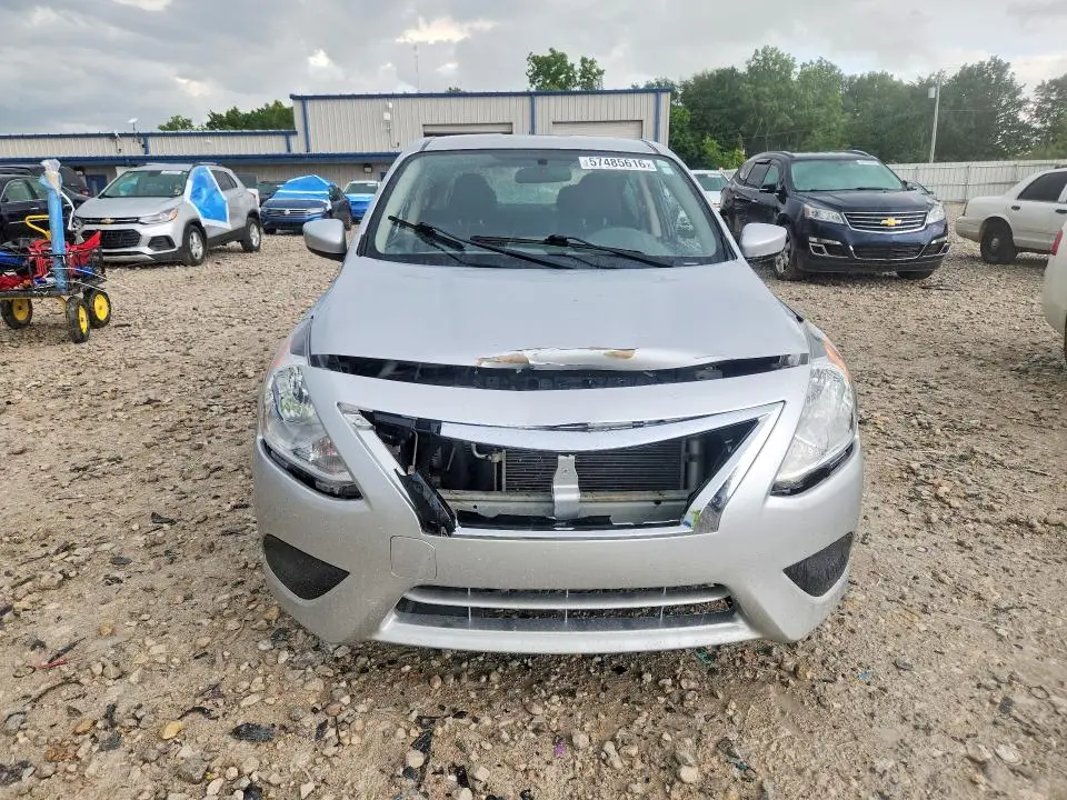 2019 NISSAN VERSA SV  