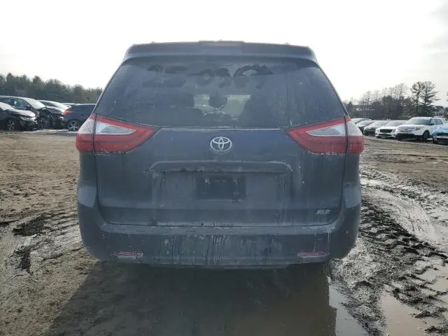 2018 TOYOTA SIENNA XLE  