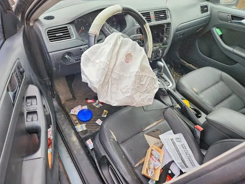 2011 VOLKSWAGEN JETTA SE  