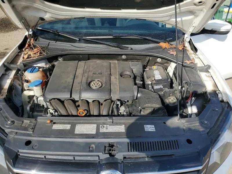 2013 VOLKSWAGEN PASSAT S  