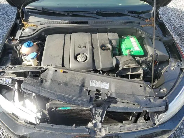 2011 VOLKSWAGEN JETTA SE  