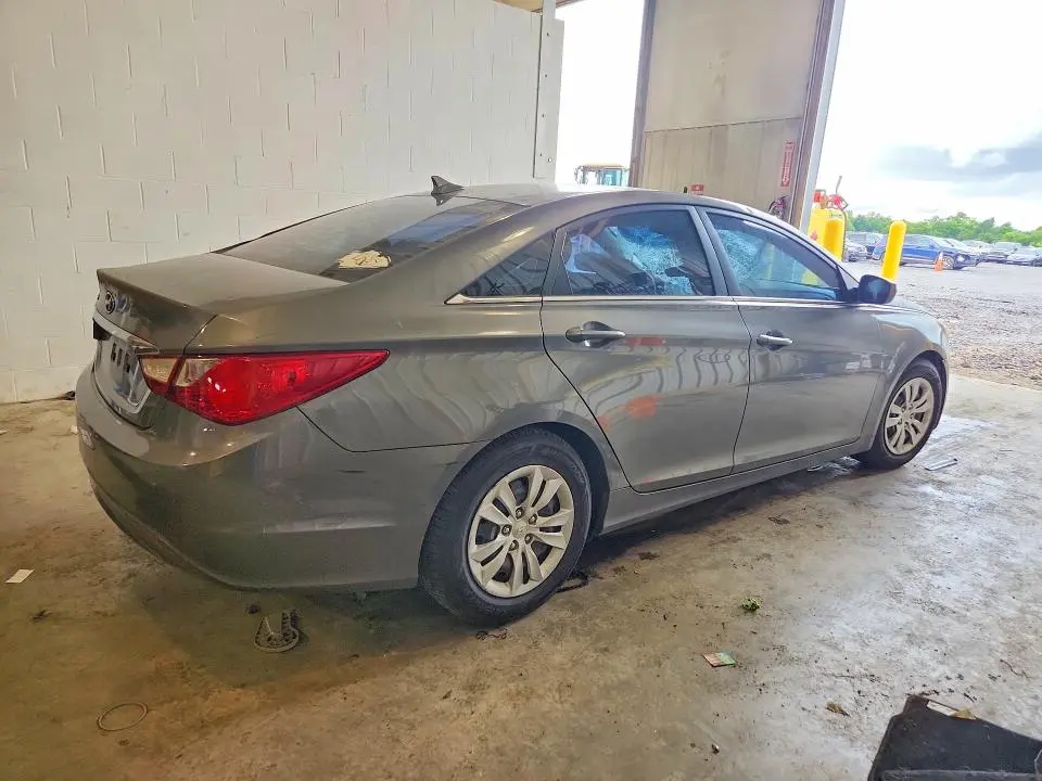 2011 HYUNDAI SONATA GLS  