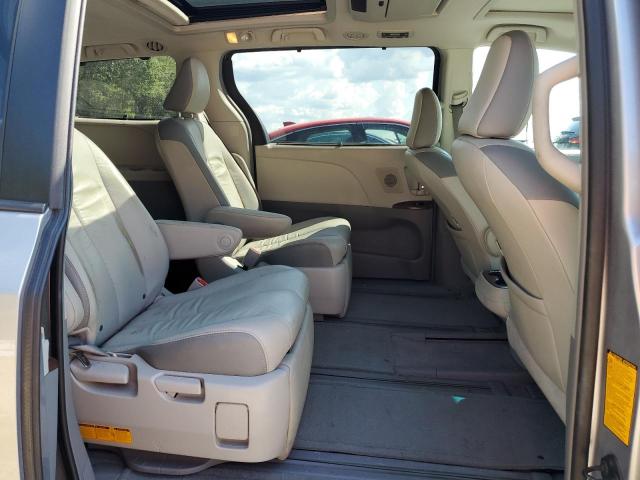 2011 TOYOTA SIENNA XLE