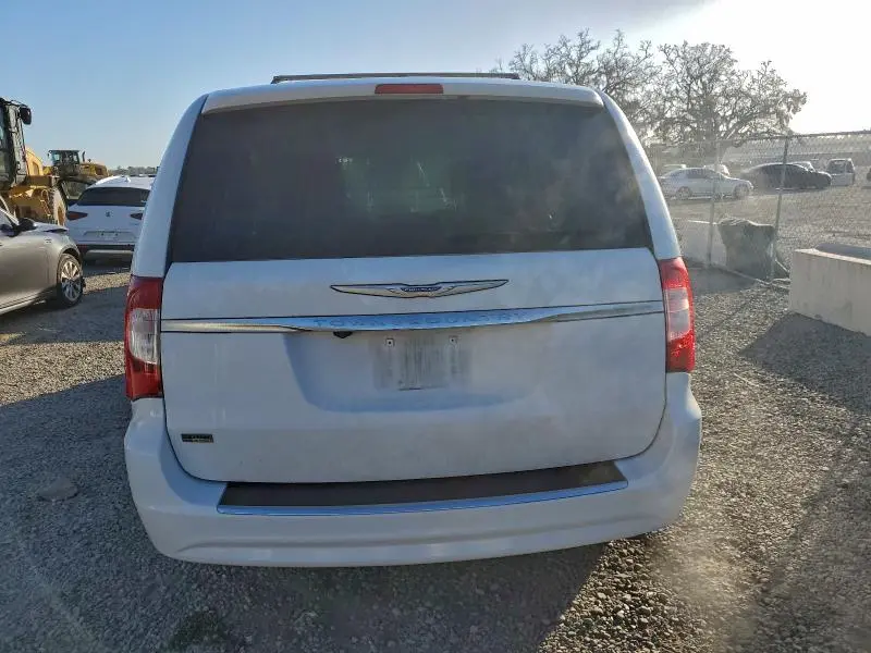 2016 CHRYSLER TOWN AND C   