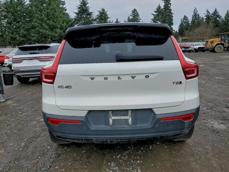 2021 VOLVO XC40 T5 R-DESIGN  