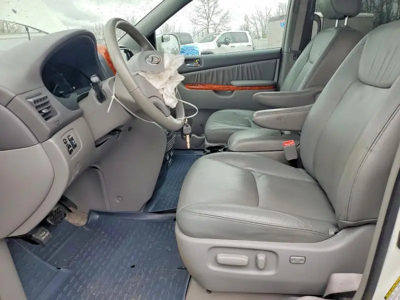 2010 TOYOTA SIENNA XLE  