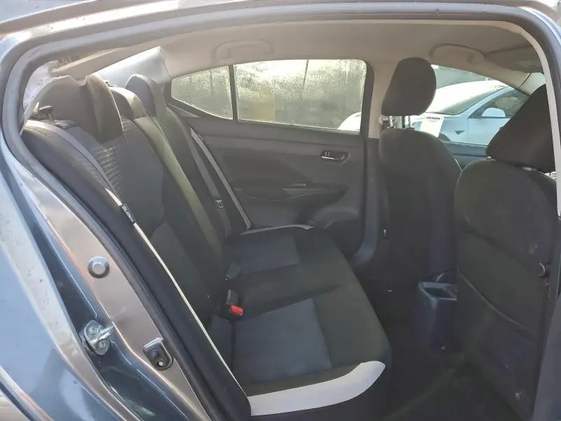 2022 NISSAN VERSA SV  