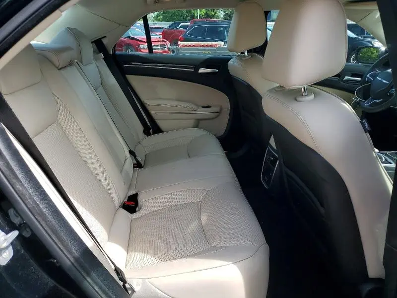 2016 CHRYSLER 300C   