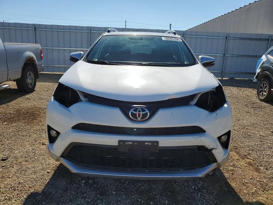 2016 TOYOTA RAV4 SE  