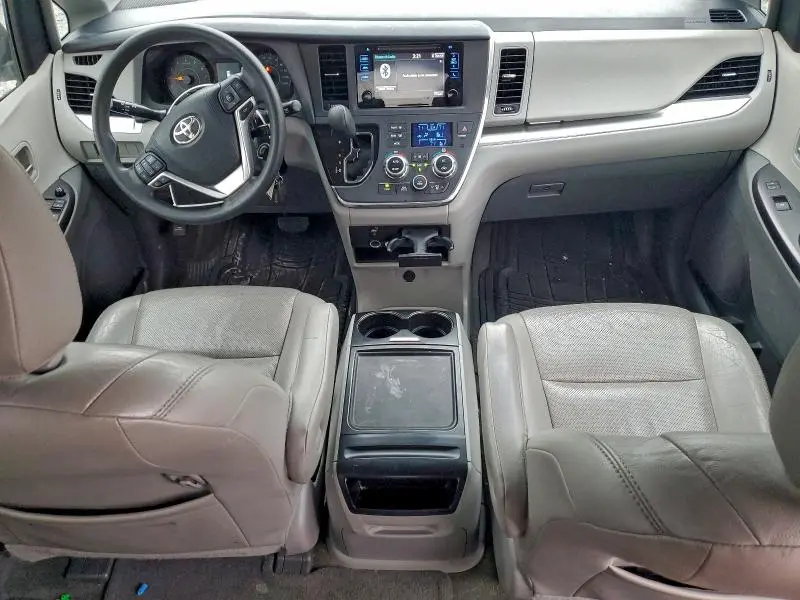 2015 TOYOTA SIENNA LE  
