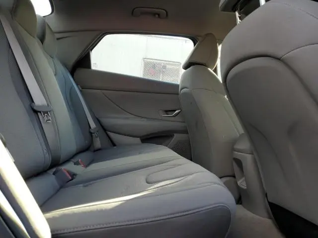 2025 HYUNDAI ELANTRA SE  