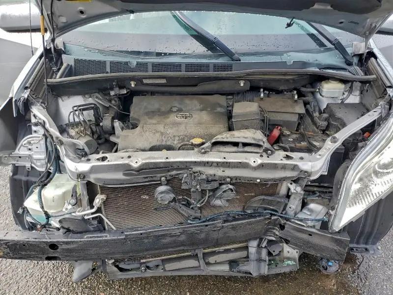 2014 TOYOTA SIENNA XLE  