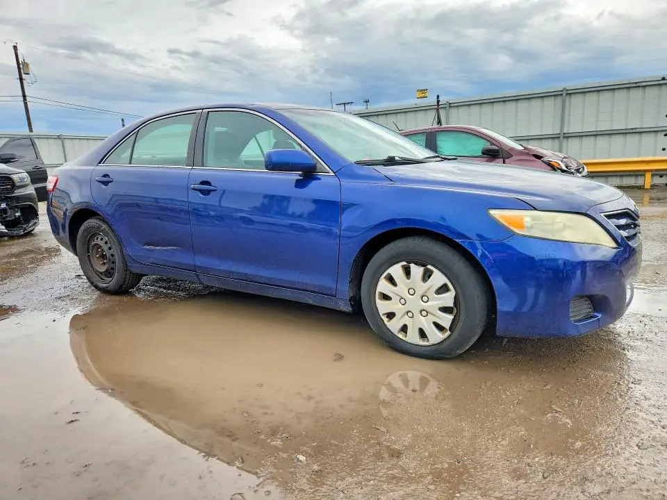 2011 TOYOTA CAMRY LE  