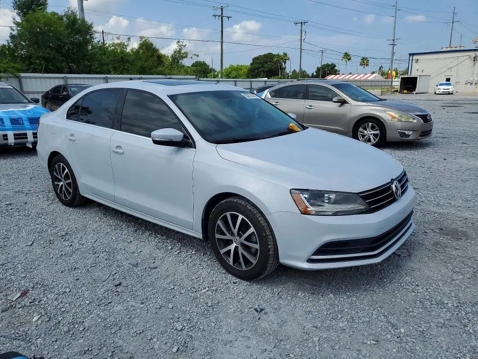 2017 VOLKSWAGEN JETTA SE  