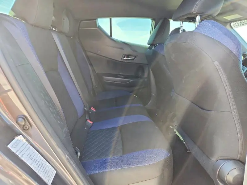 2021 TOYOTA C-HR XLE  