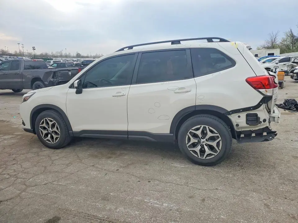2022 SUBARU FORESTER PREMIUM  