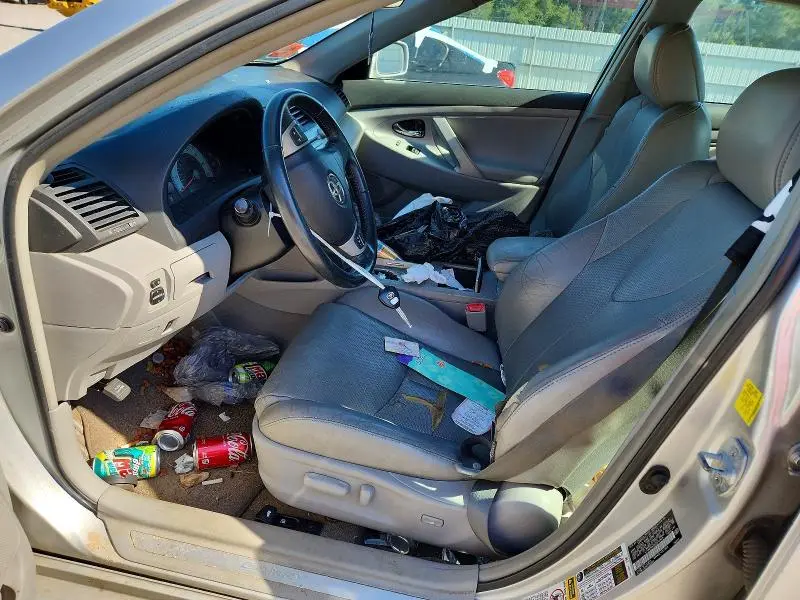 2011 TOYOTA CAMRY SE V6  