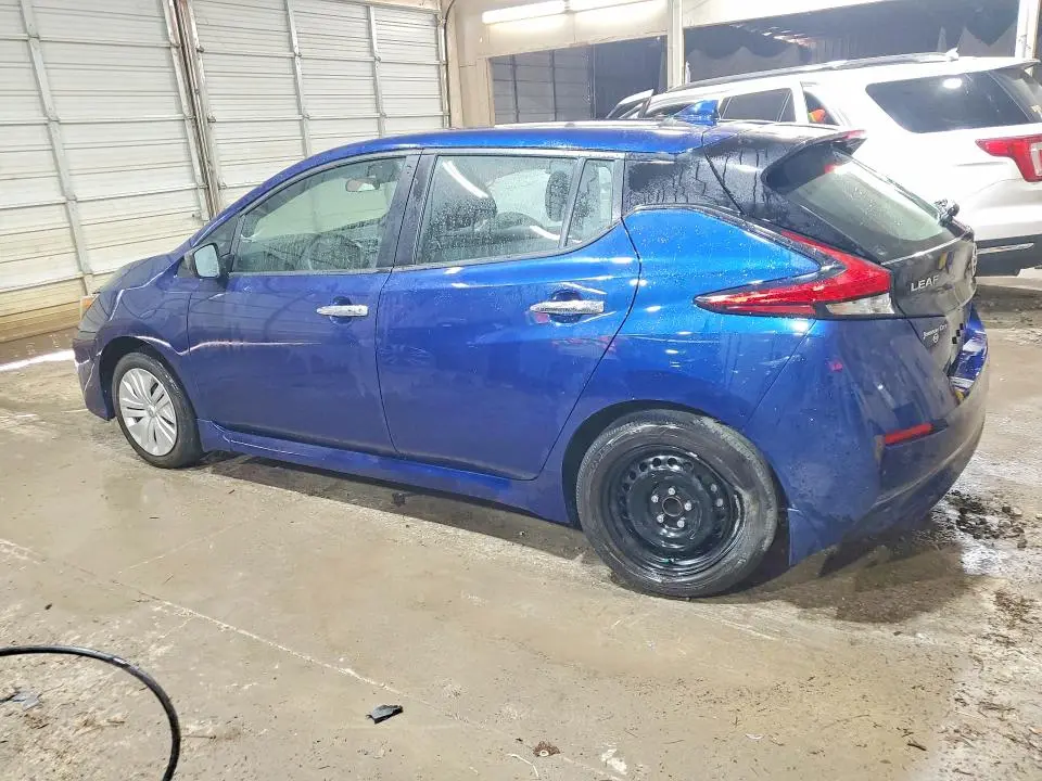 2022 NISSAN LEAF S  