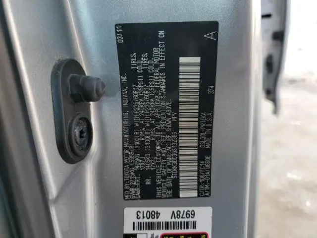 2011 TOYOTA SIENNA LE  