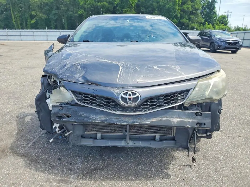 2014 TOYOTA CAMRY SE  