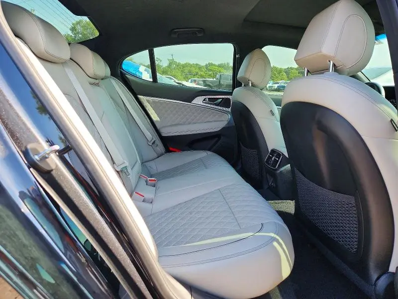2023 GENESIS G70 3.3T STANDARD  