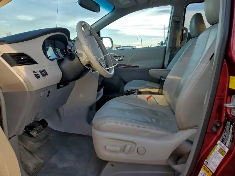 2011 TOYOTA SIENNA XLE  