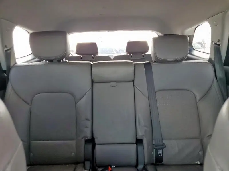 2018 HYUNDAI SANTA FE SE  