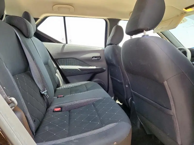 2019 NISSAN KICKS S  