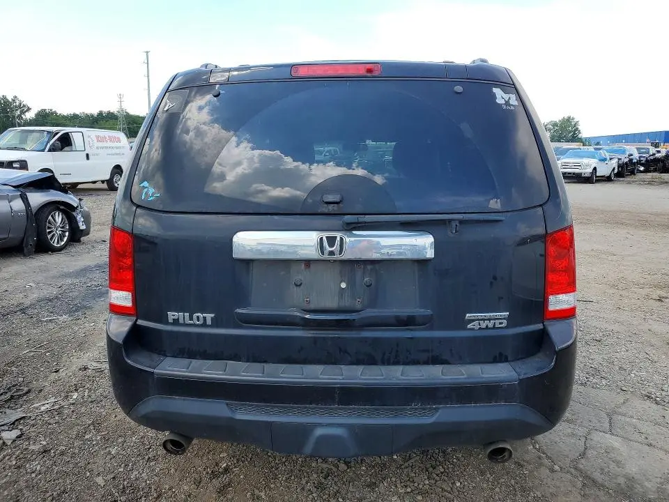 2015 HONDA PILOT SE  