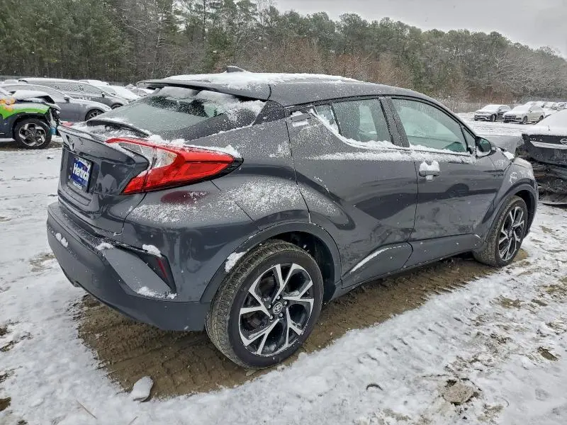2022 TOYOTA C-HR XLE  